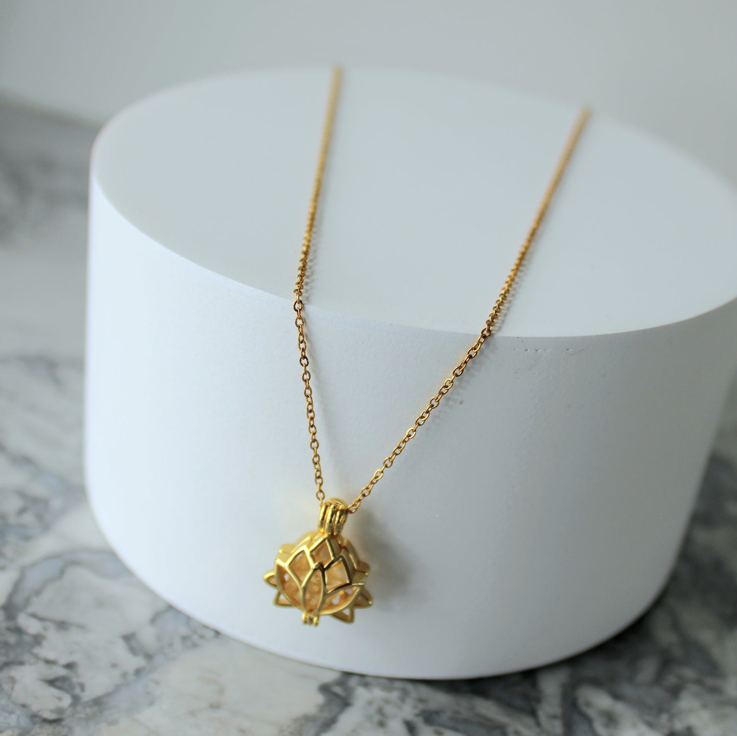 Lotus & Raw Crystal Pendant & Chain | Citrine